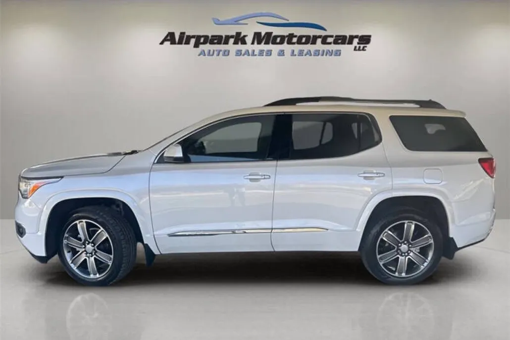 2017 Gmc Acadia Denali photo 1