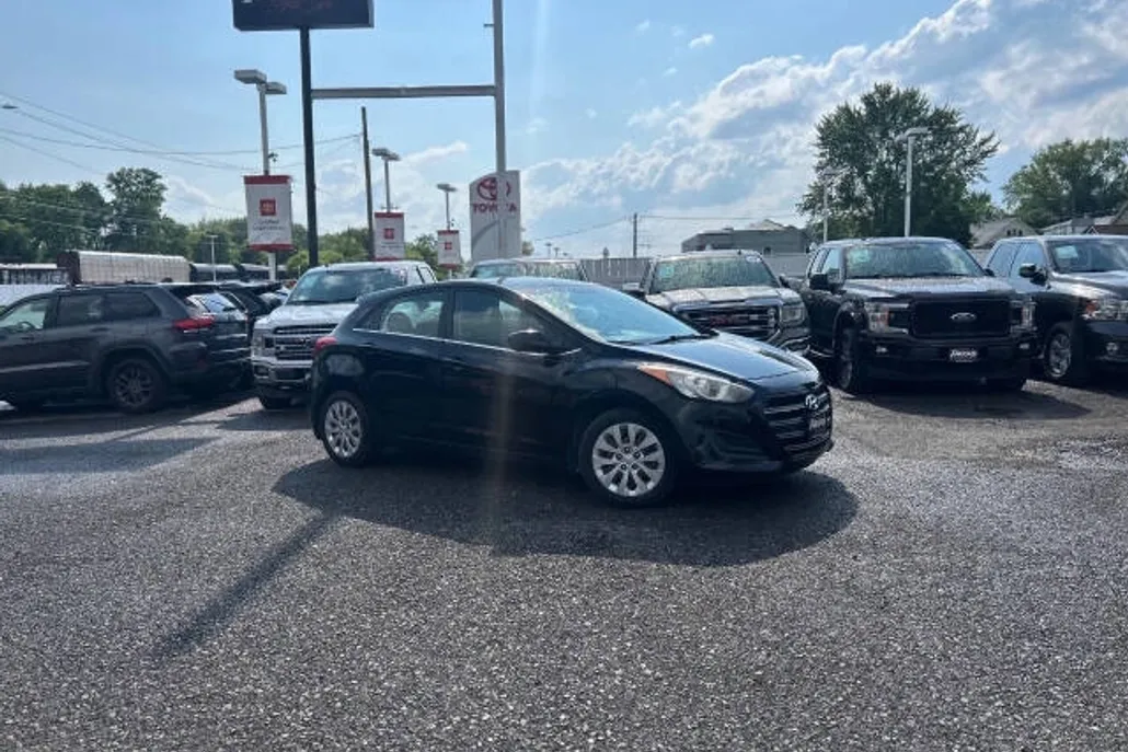 2016 Hyundai Elantra GT Base photo 1