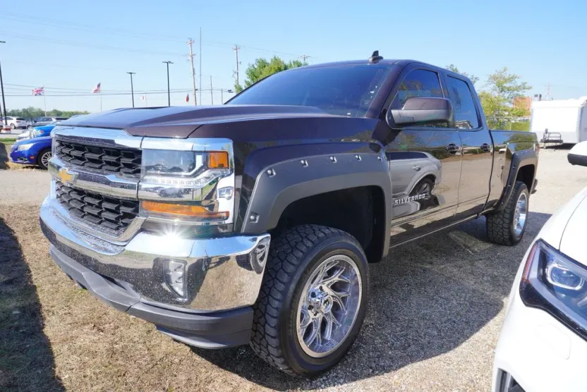 2018 Chevrolet Silverado 1500 LT photo 1