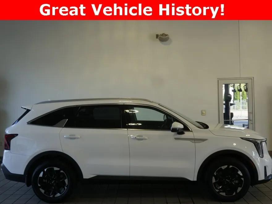 2025 Kia Sorento S photo 1