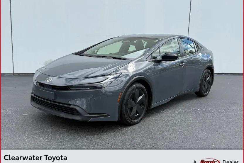 2023 Toyota Prius LE photo 1