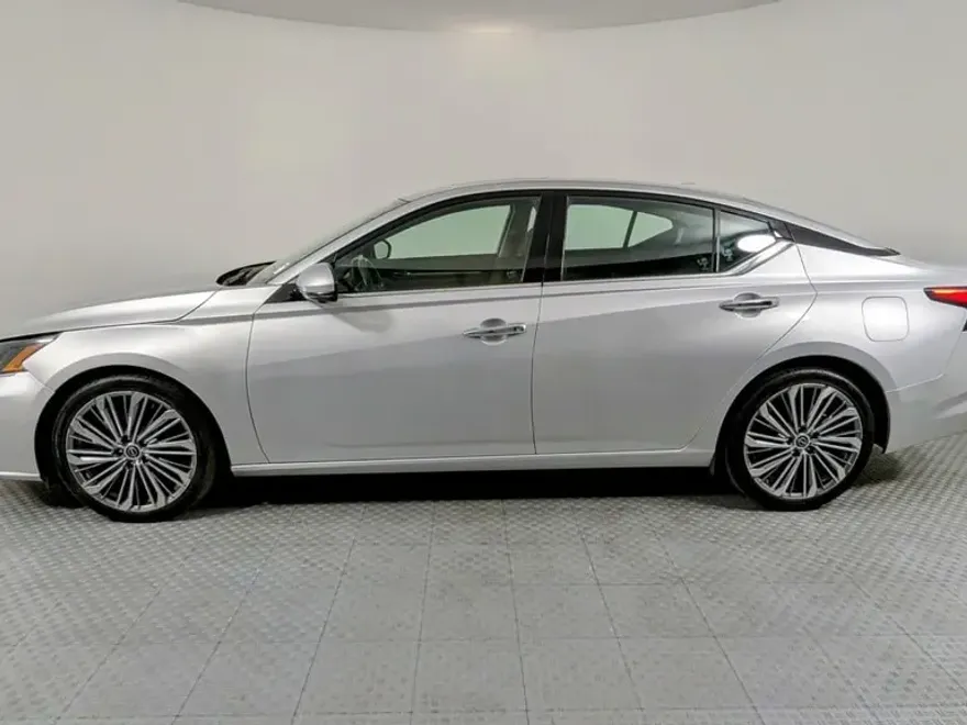 2023 Nissan Altima 2.5 SL photo 1