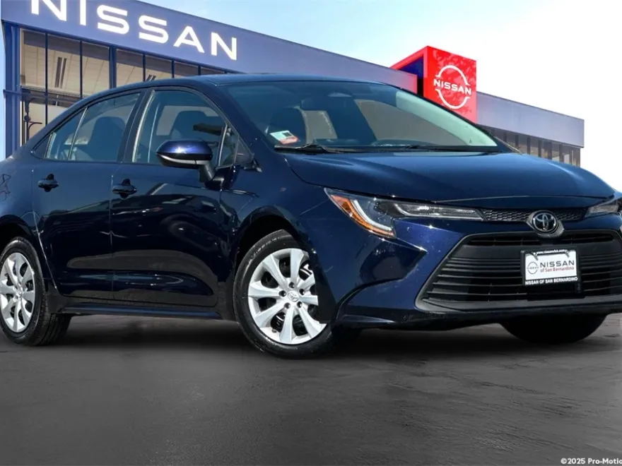 2023 Toyota Corolla LE photo 1