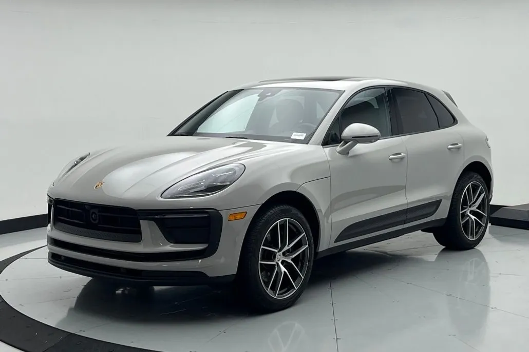 2024 Porsche Macan Base photo 1