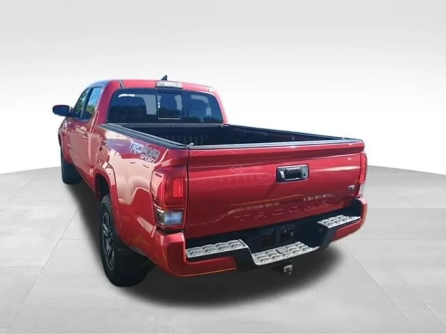 2017 Toyota Tacoma TRD Sport V6 photo 1