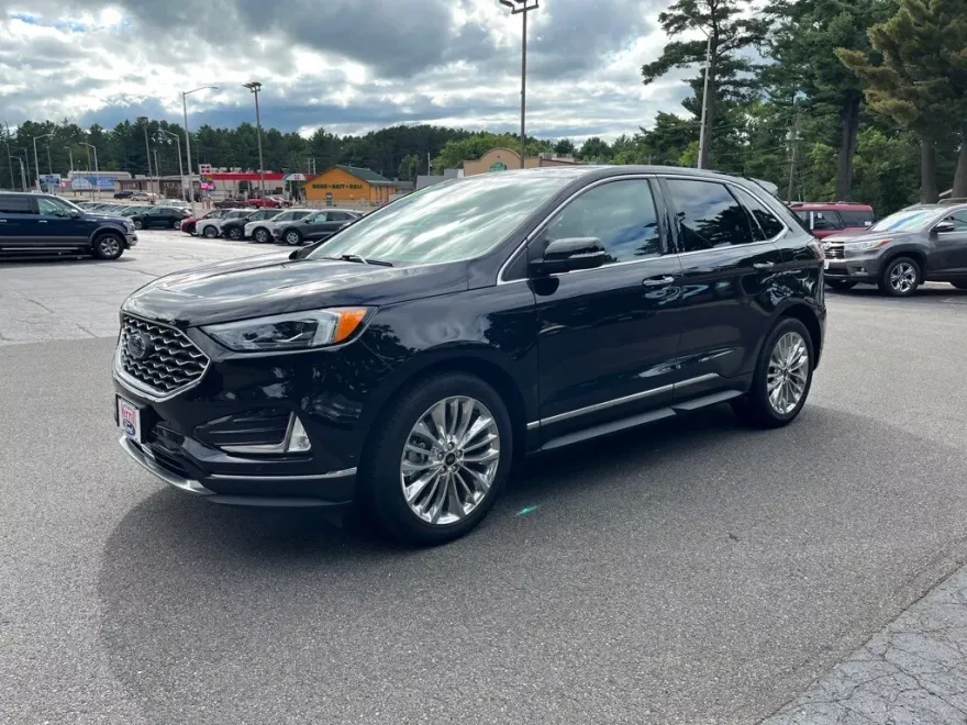 2020 Ford Edge Titanium photo 1