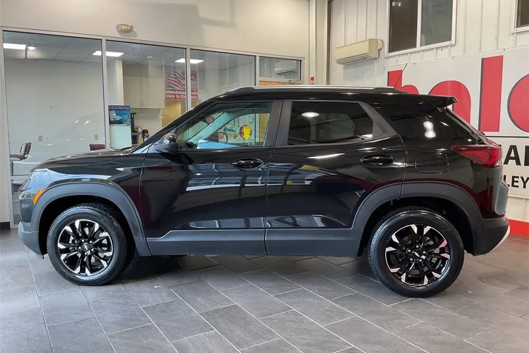 2023 Chevrolet Trailblazer LT photo 1