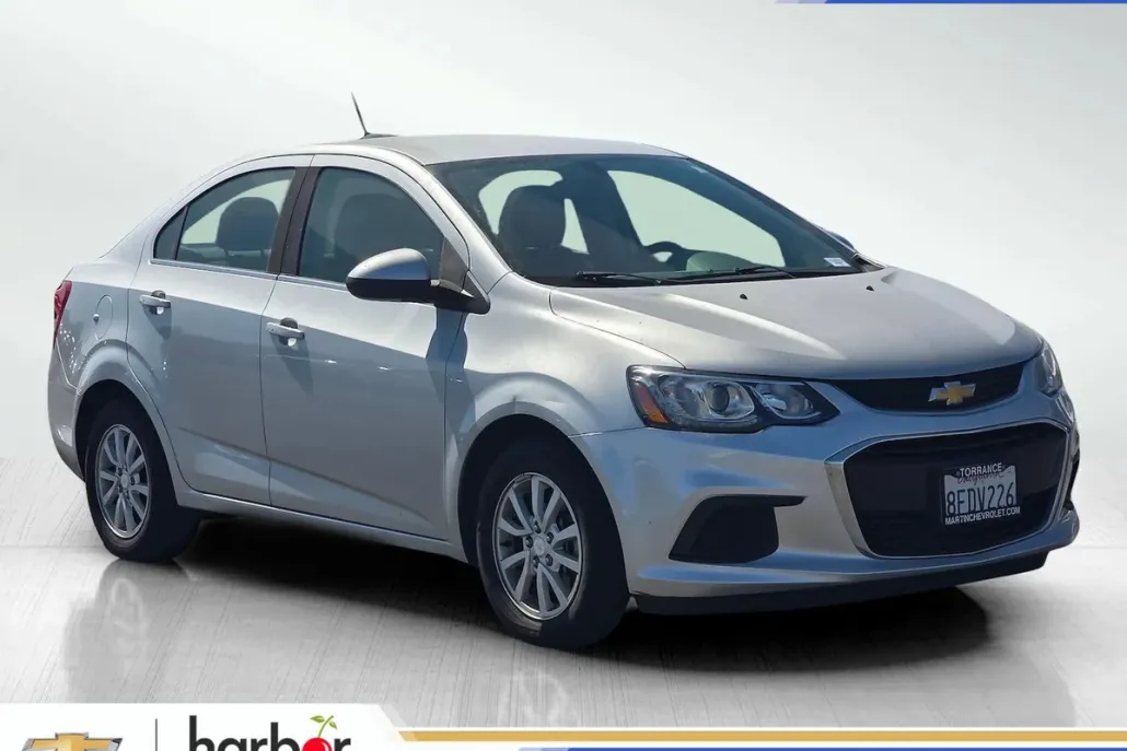 2018 Chevrolet Sonic LT photo 1