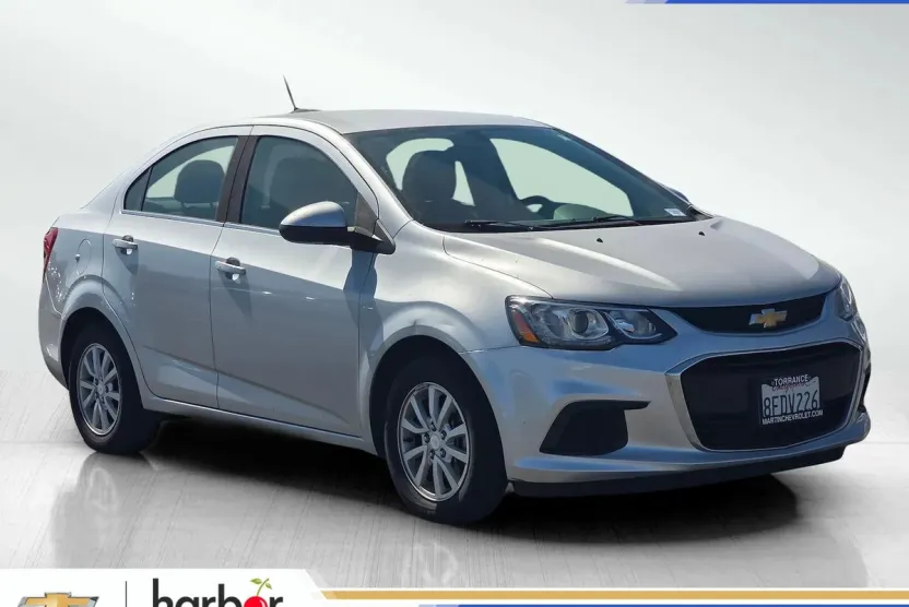 2018 Chevrolet Sonic LT photo 1