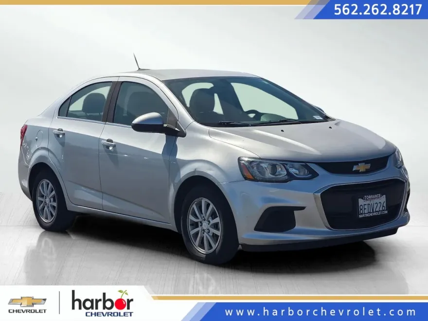 2018 Chevrolet Sonic LT photo 1