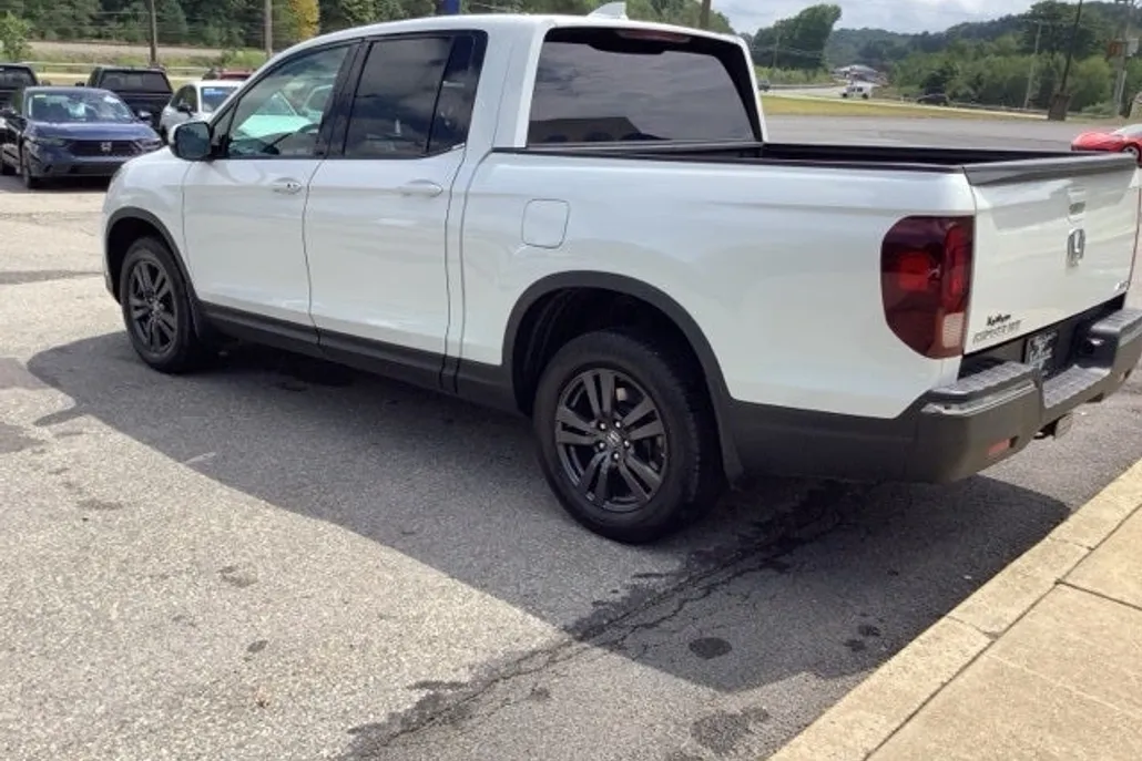 2019 Honda Ridgeline Sport photo 1