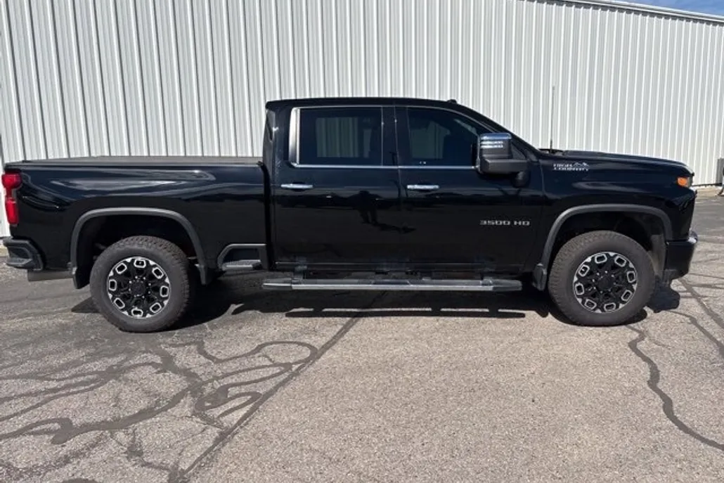 2023 Chevrolet Silverado 3500HD High Country photo 1