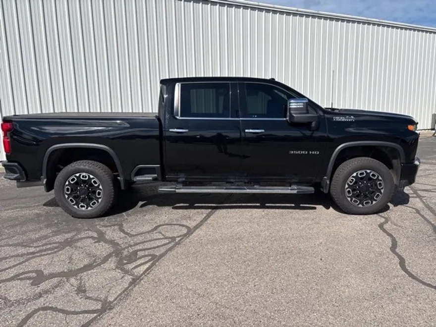 2023 Chevrolet Silverado 3500HD High Country photo 1