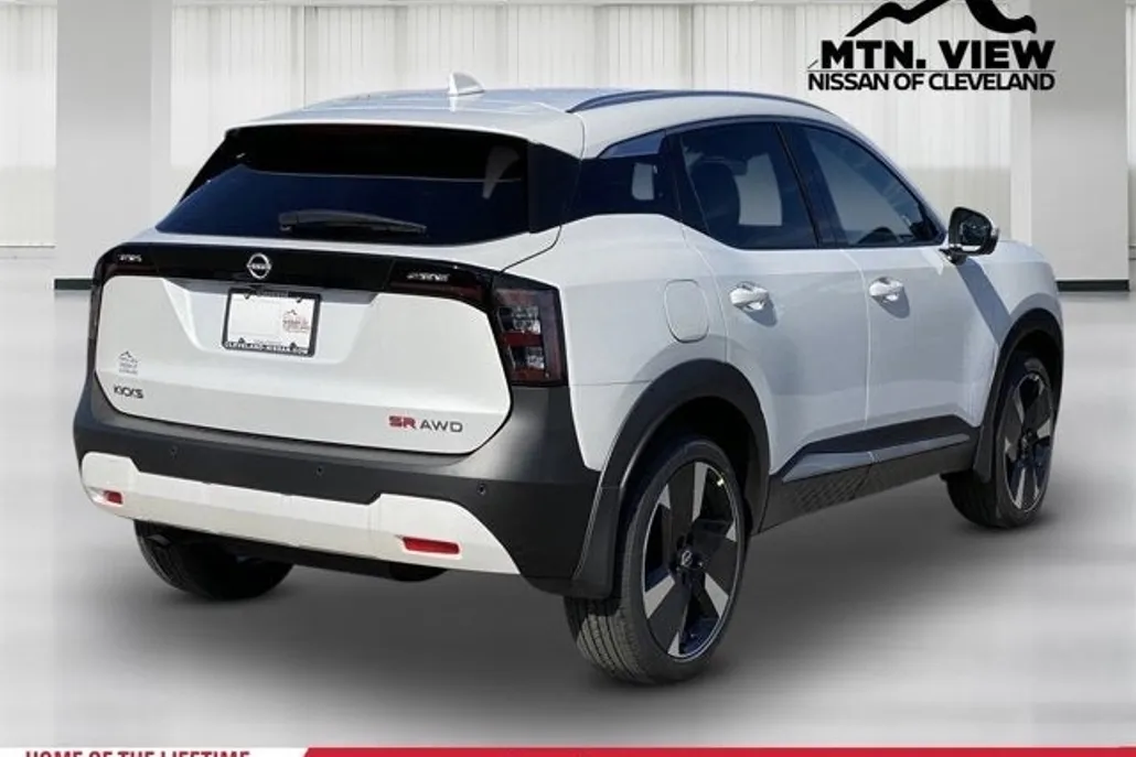 2025 Nissan Kicks SR photo 1