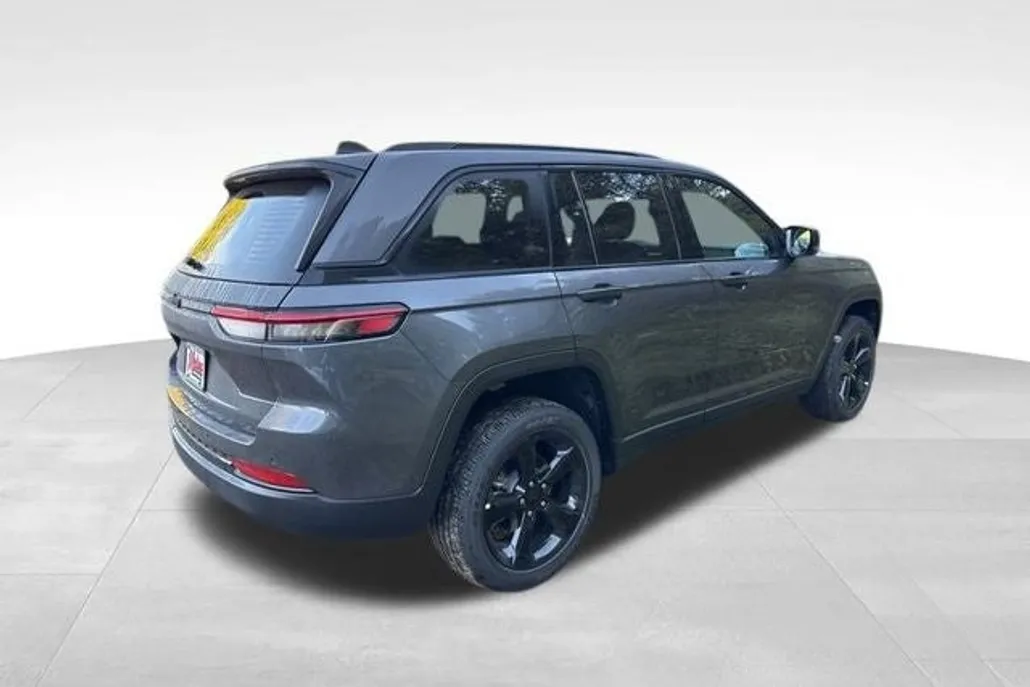 2025 Jeep Grand Cherokee Altitude photo 1