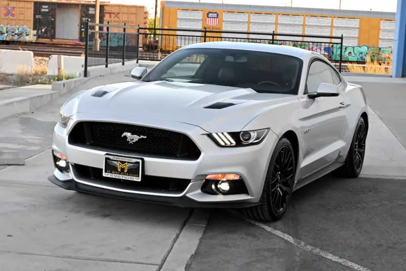 2016 Ford Mustang GT Premium photo 1