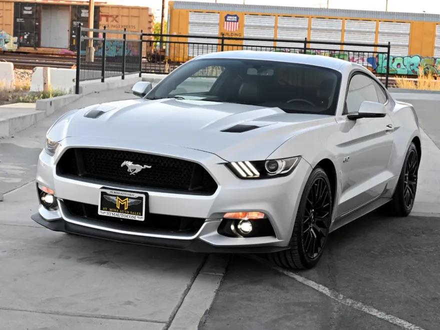 2016 Ford Mustang GT Premium photo 1