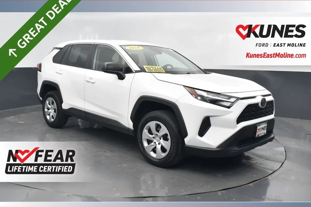 2024 Toyota RAV4 LE photo 1
