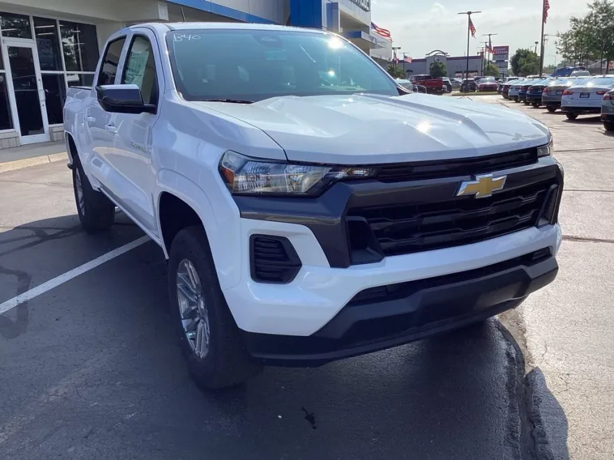 2025 Chevrolet Colorado Work Truck LT photo 1