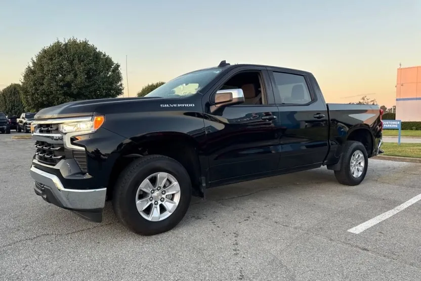 2025 Chevrolet Silverado 1500 LT photo 1