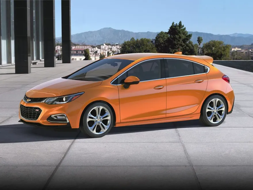 2018 Chevrolet Cruze LT photo 1