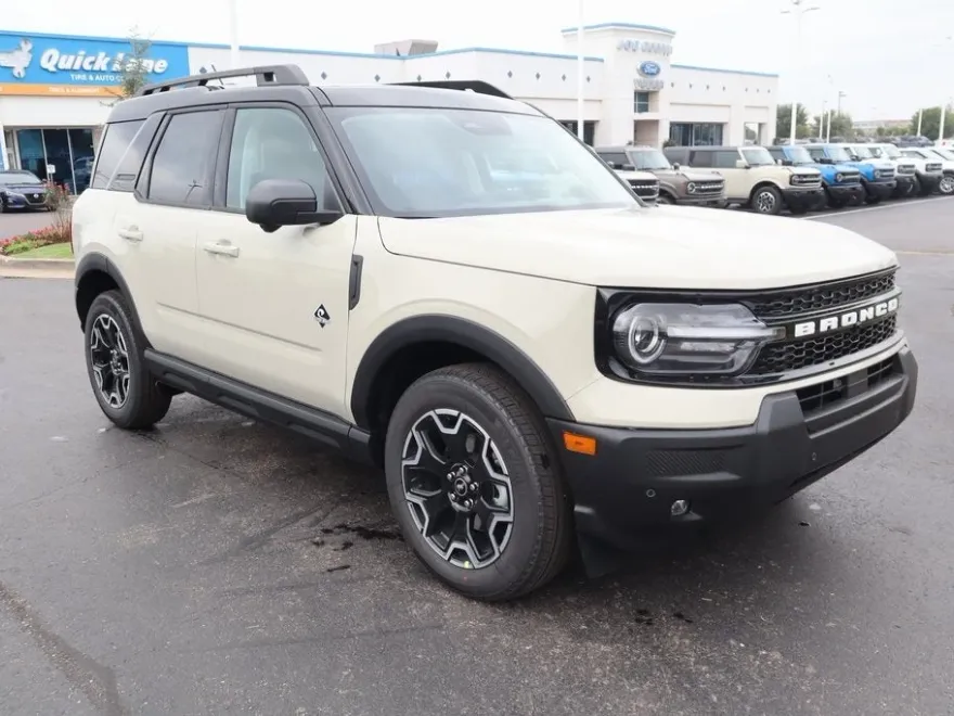 2025 Ford Bronco Sport Outer Banks photo 1