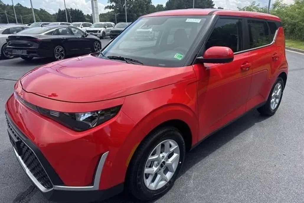 2025 Kia Soul LX photo 1