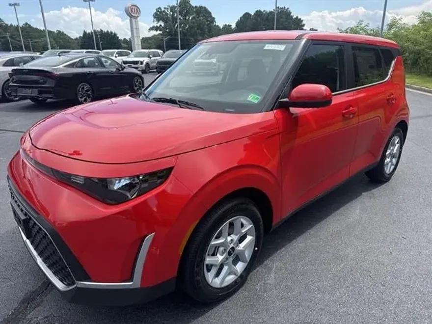 2025 Kia Soul LX photo 1