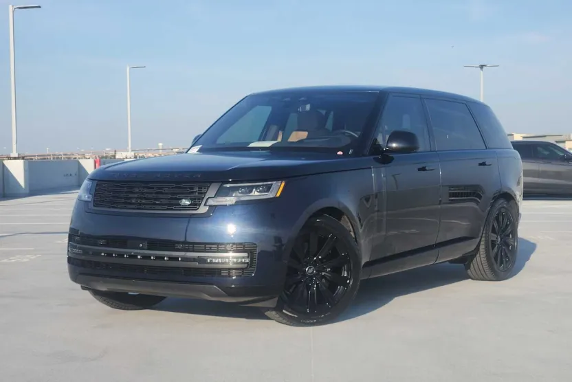 2023 Land Rover Range Rover SE photo 1