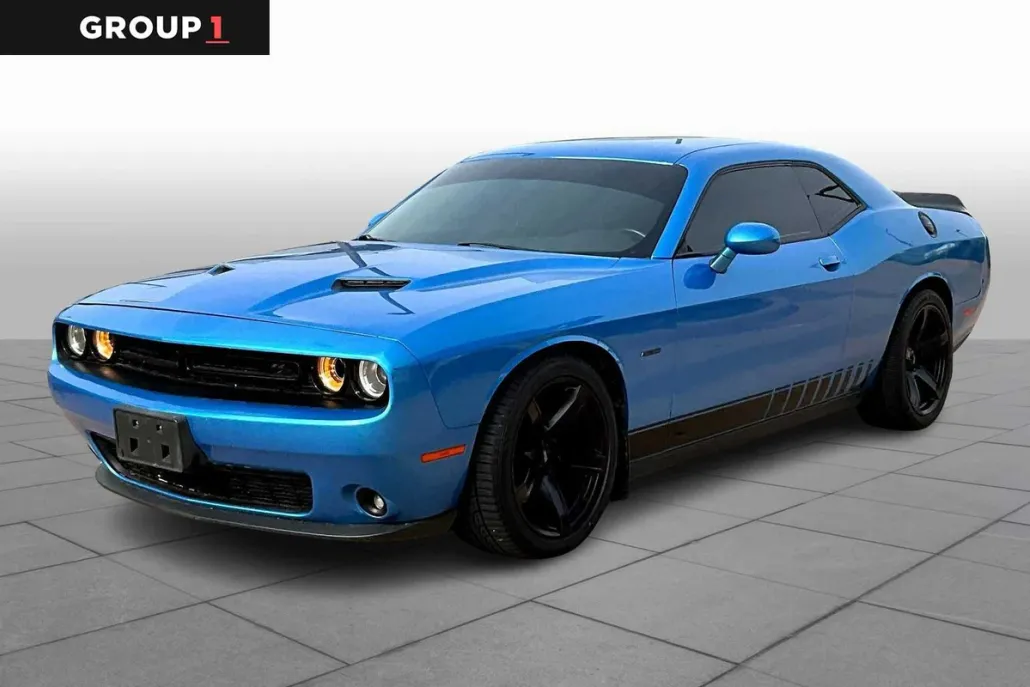 2016 Dodge Challenger SXT Plus photo 1