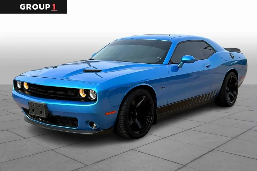 2016 Dodge Challenger SXT Plus photo 1