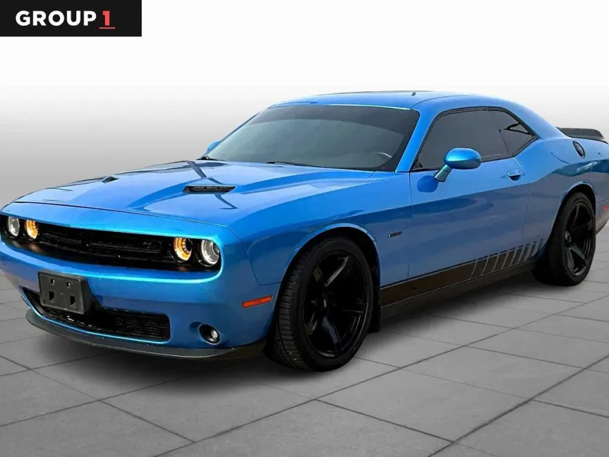 2016 Dodge Challenger SXT Plus photo 1