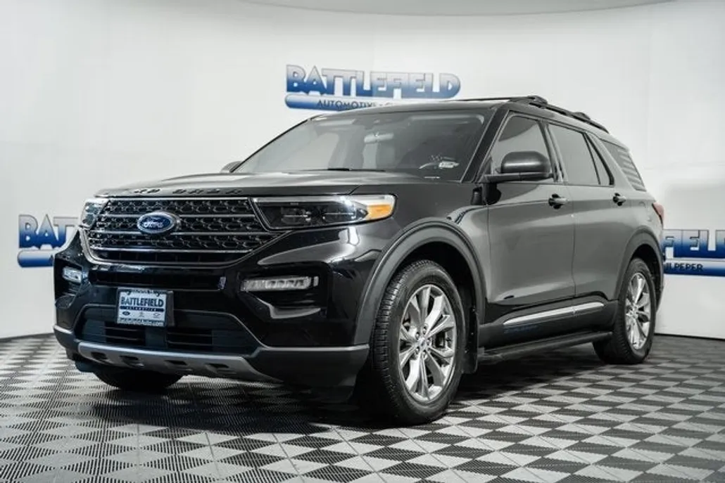 2023 Ford Explorer XLT photo 1