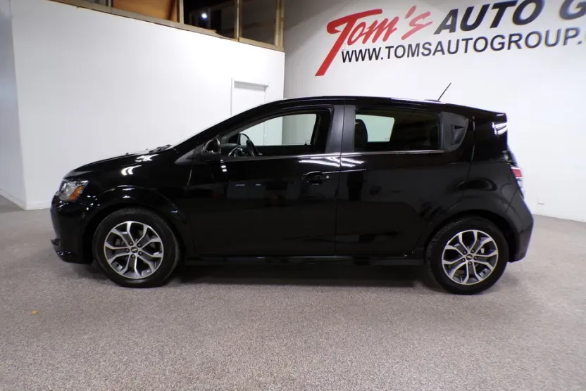 2017 Chevrolet Sonic LT photo 1