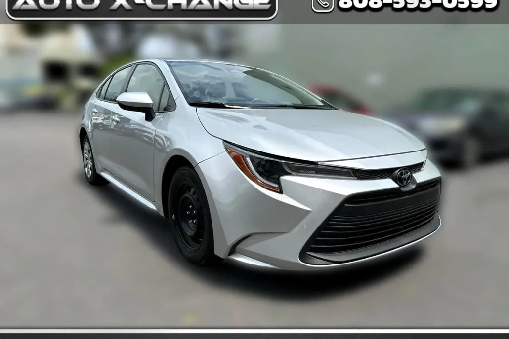 2023 Toyota Corolla LE photo 1