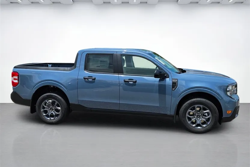 2025 Ford Maverick XLT photo 1