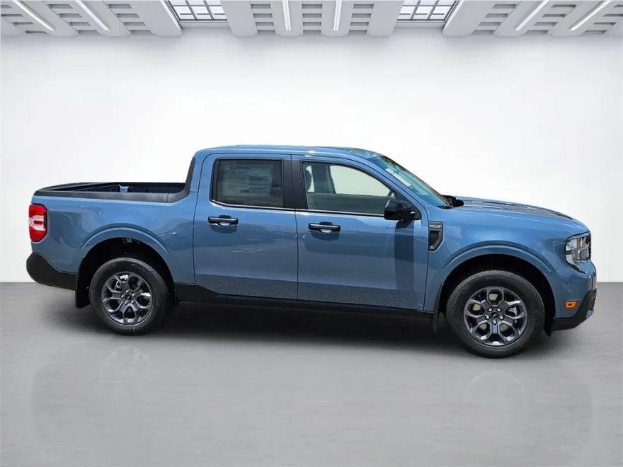 2025 Ford Maverick XLT photo 1