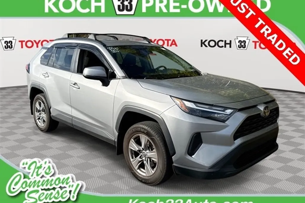 2022 Toyota RAV4 XLE photo 1