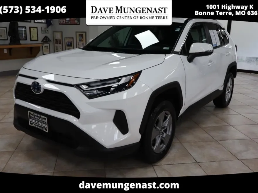 2023 Toyota RAV4 XLE photo 1