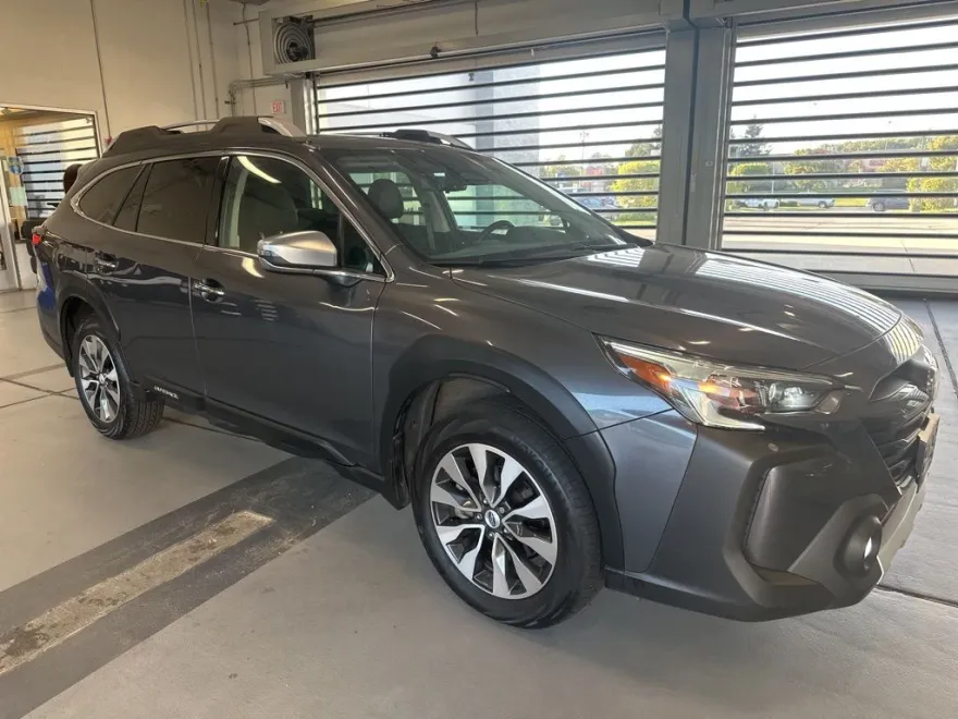 2023 Subaru Outback Touring XT photo 1