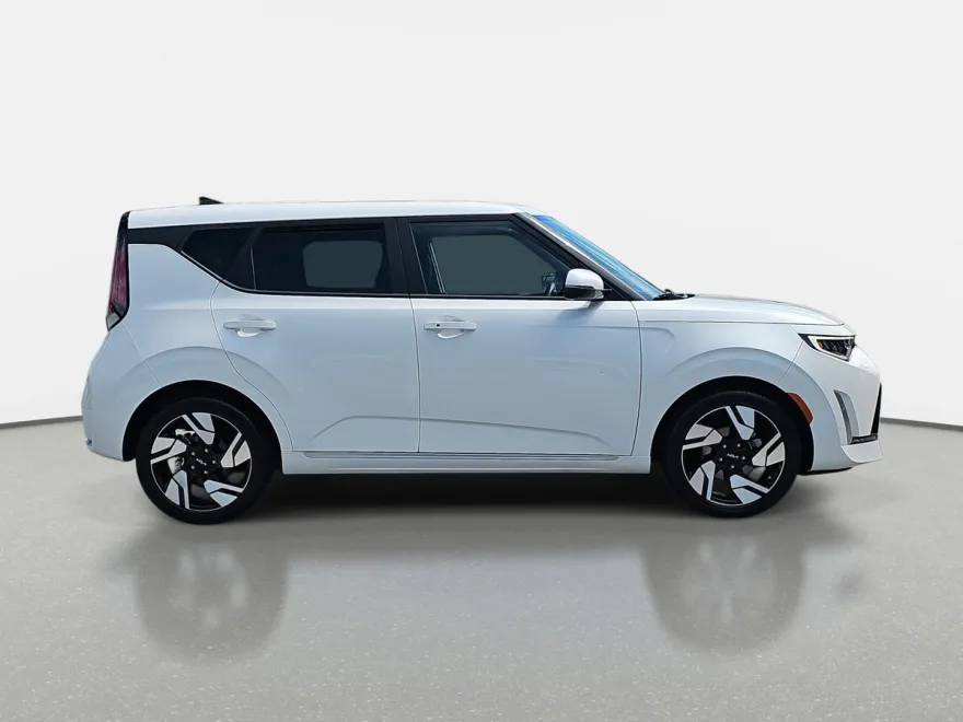 2023 Kia Soul GT-Line photo 1
