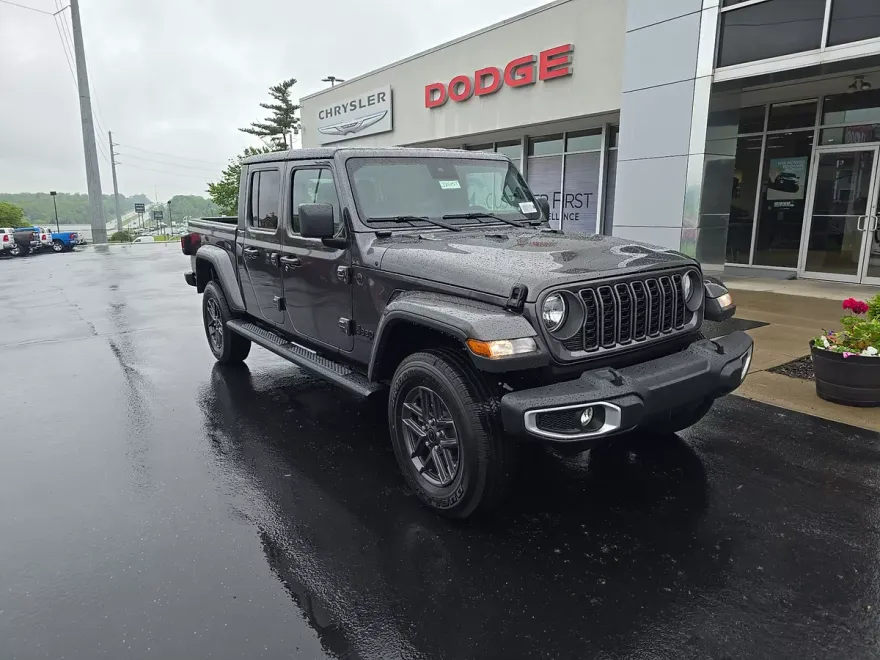 2025 Jeep Gladiator Sport S photo 1