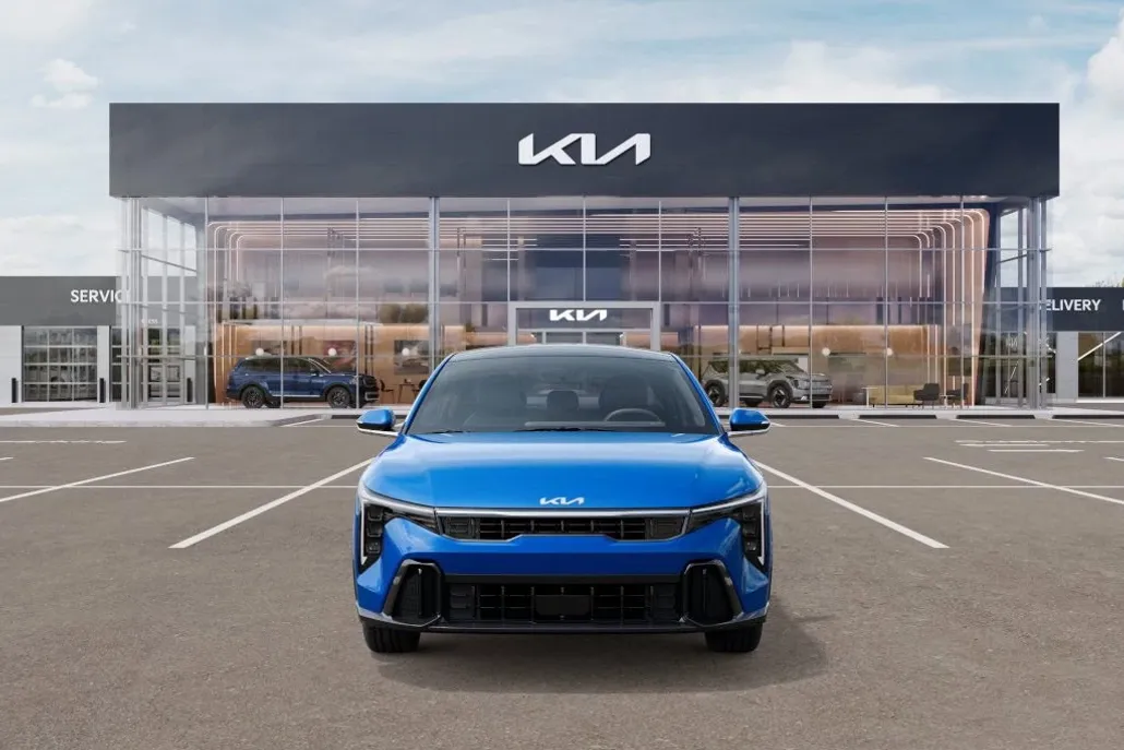 2025 Kia K4 GT-Line photo 1
