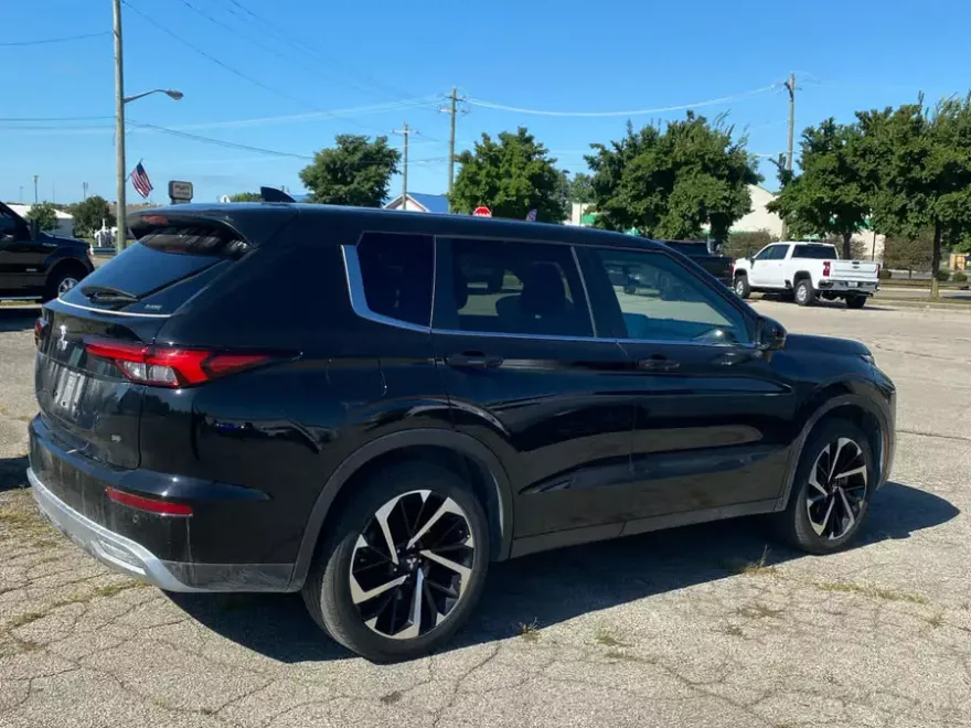 2024 Mitsubishi Outlander SE photo 1