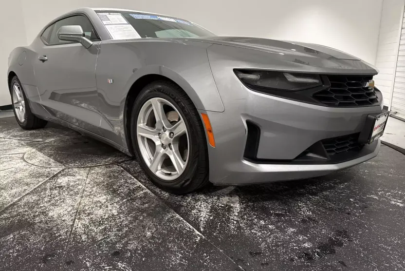 2023 Chevrolet Camaro 1LT photo 1