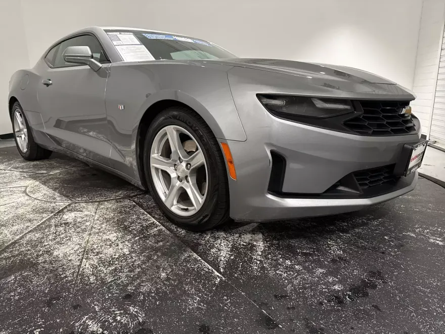 2023 Chevrolet Camaro 1LT photo 1
