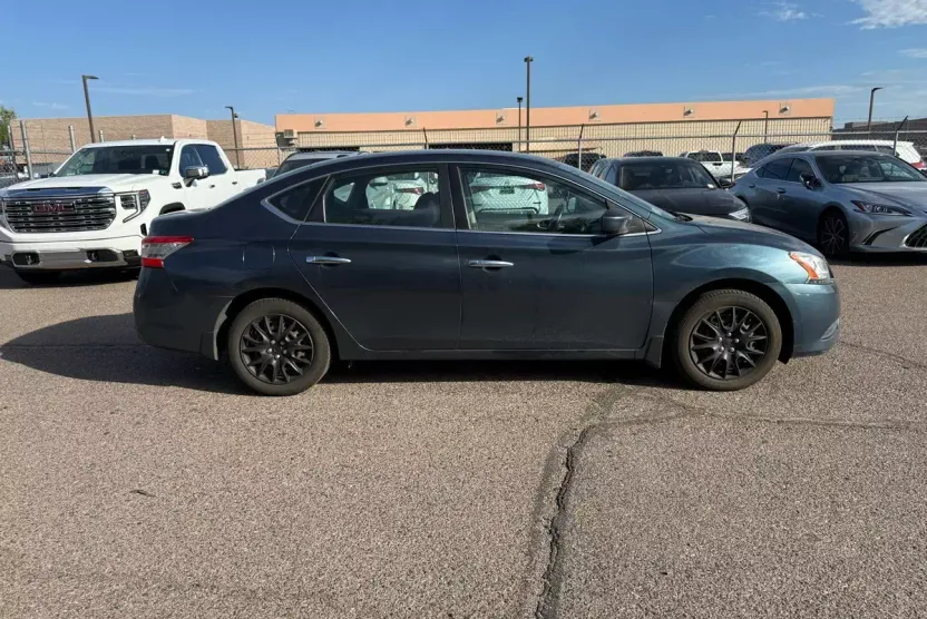 2015 Nissan Sentra SV photo 1