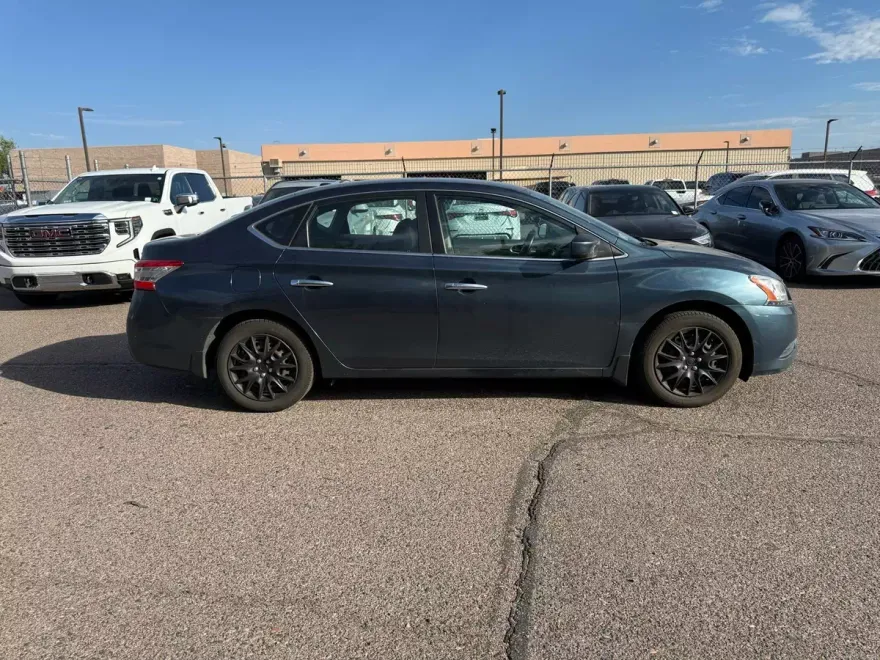 2015 Nissan Sentra SV photo 1