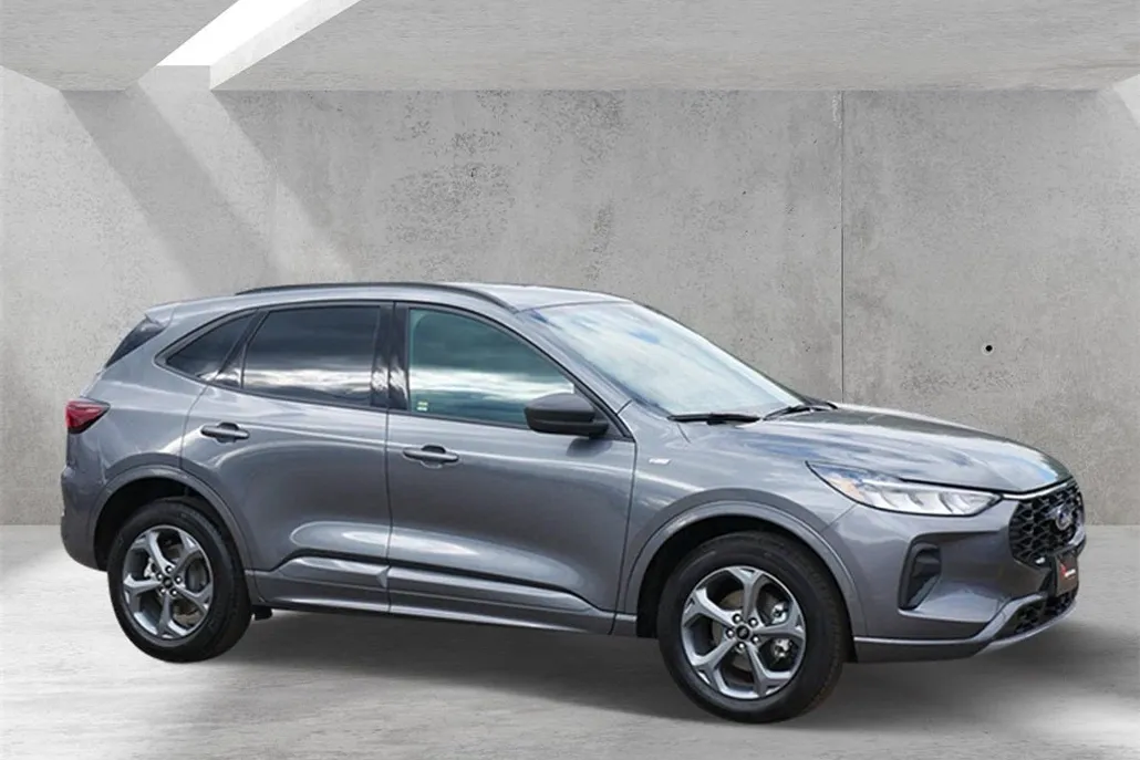 2023 Ford Escape ST-Line photo 1