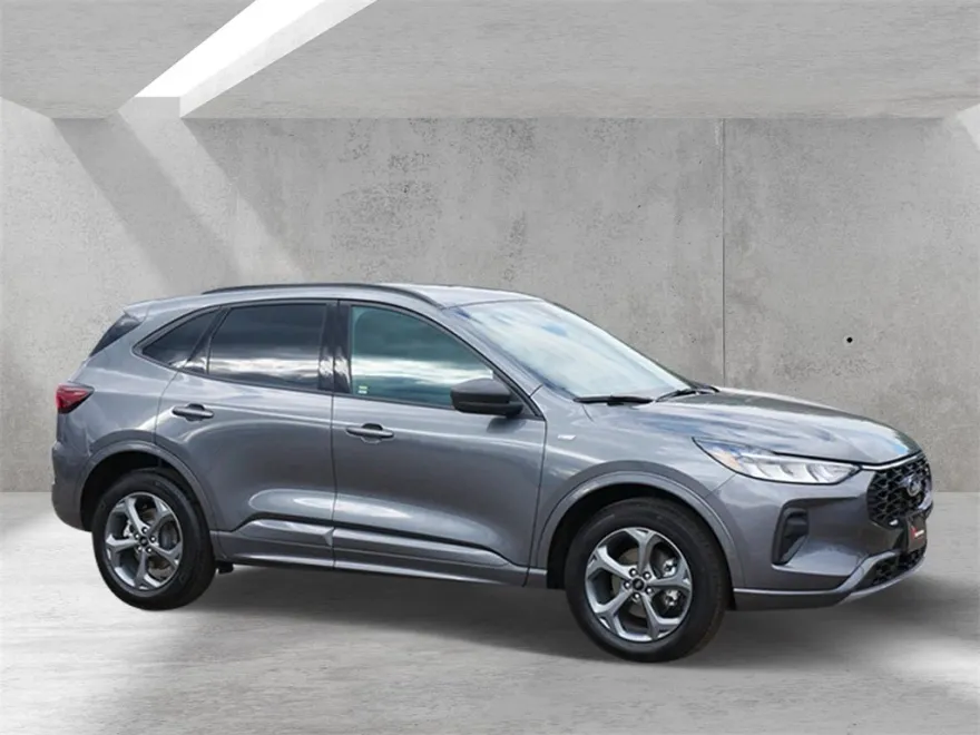 2023 Ford Escape ST-Line photo 1